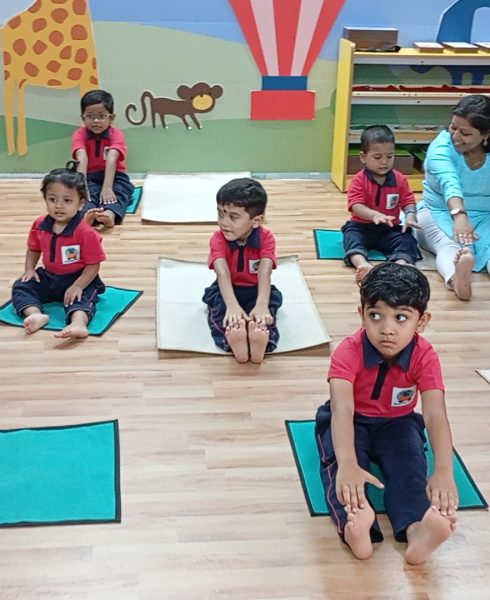 Prechool children and their parents engaging for yoga